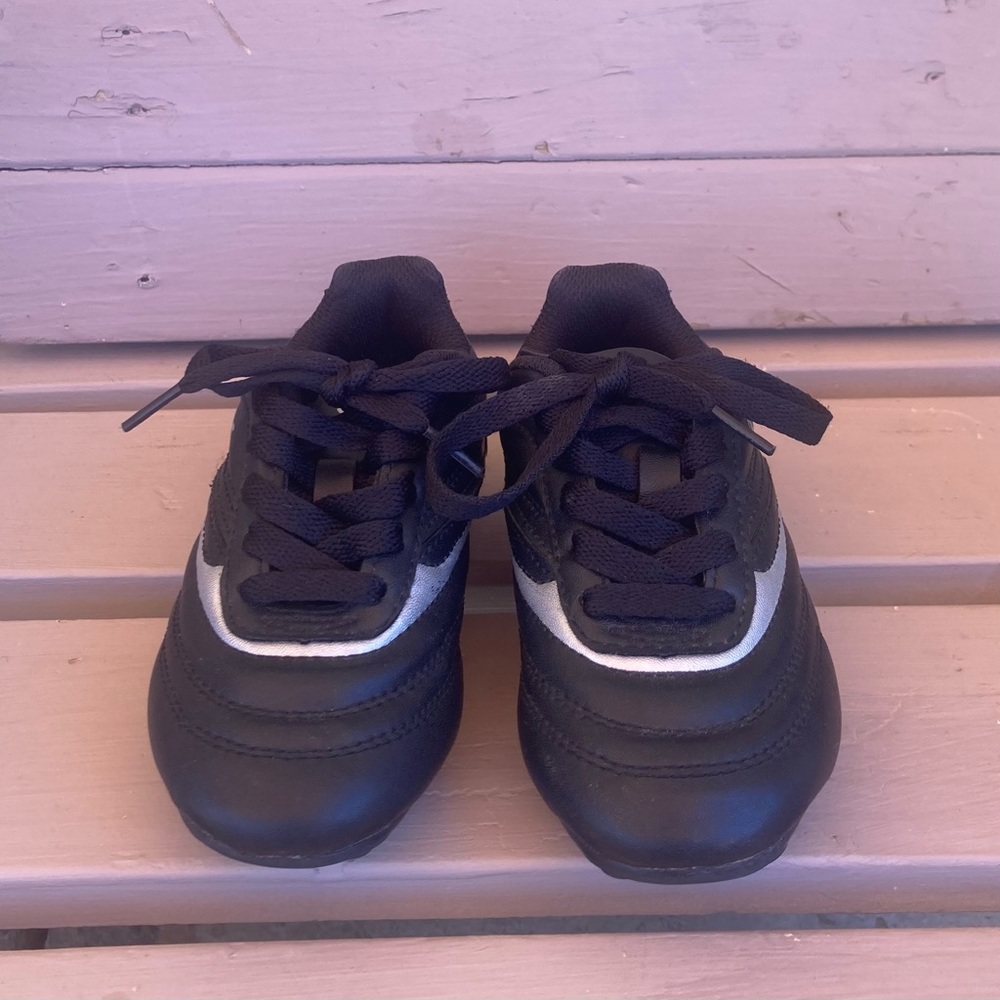 Baby Kids Black champion soccer cleats size 10.5